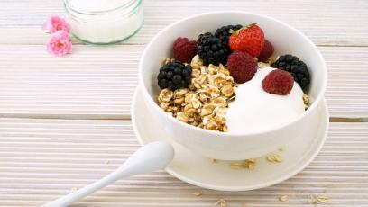 A bowl of yogurt with fruit and granola